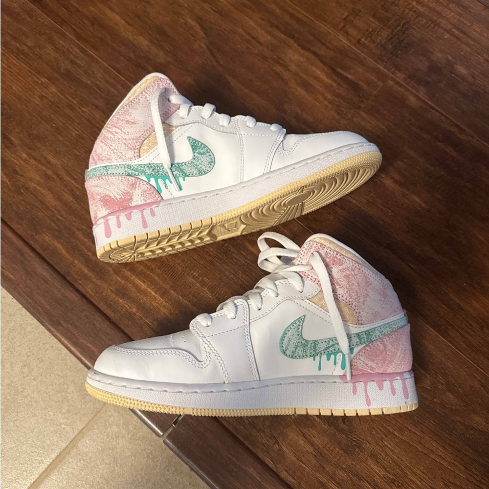 Air Jordan 1 Mid SE GS 'Ice Cream'
*In Box*
